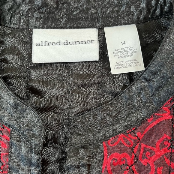 Alfred Dunner Quilted Red and Black Patterned Blazer, size 14 - Picture 5 of 11